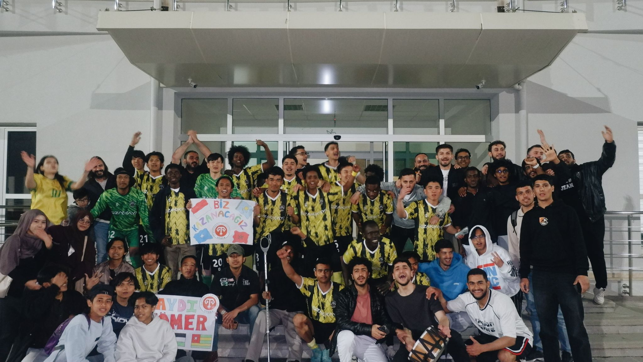 TÖMER Öğrencilerinden Futbol Turnuvasında Örnek Dayanışma ve Takım Ruhu